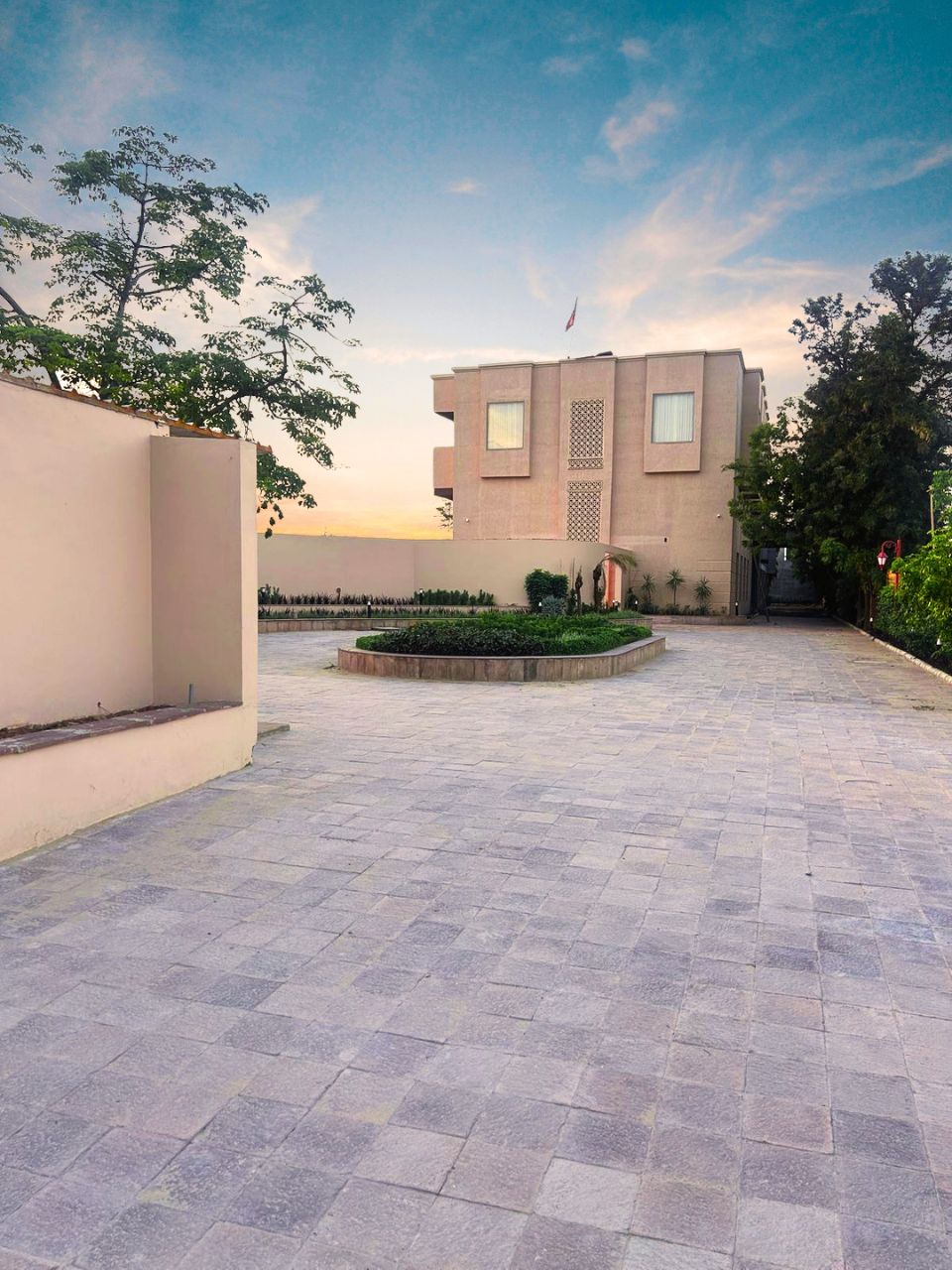 Vankamal Resort entrance driveway, Kalwar Road Jaipur